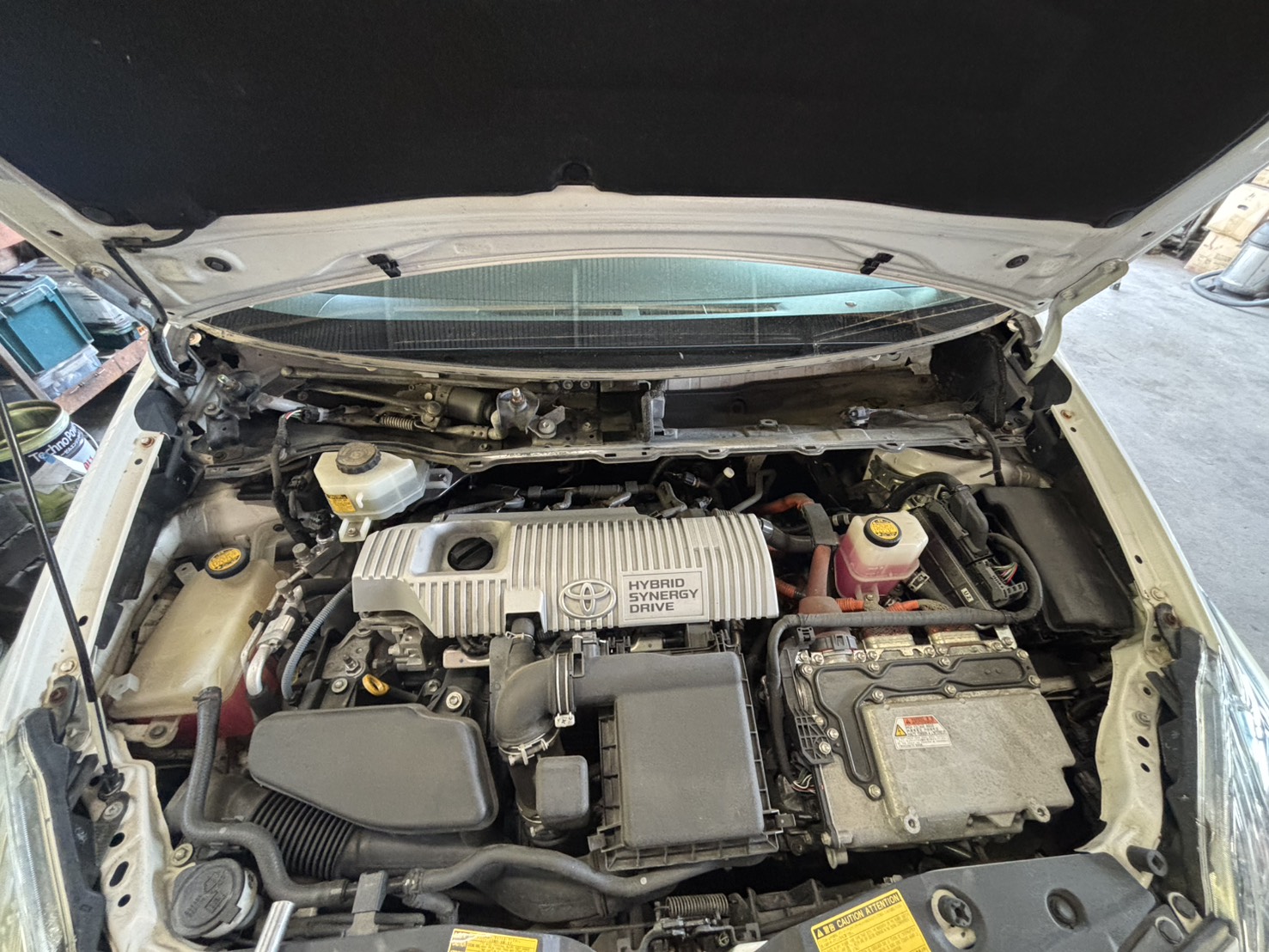 30プリウス ZVW30 エンジンルーム全体