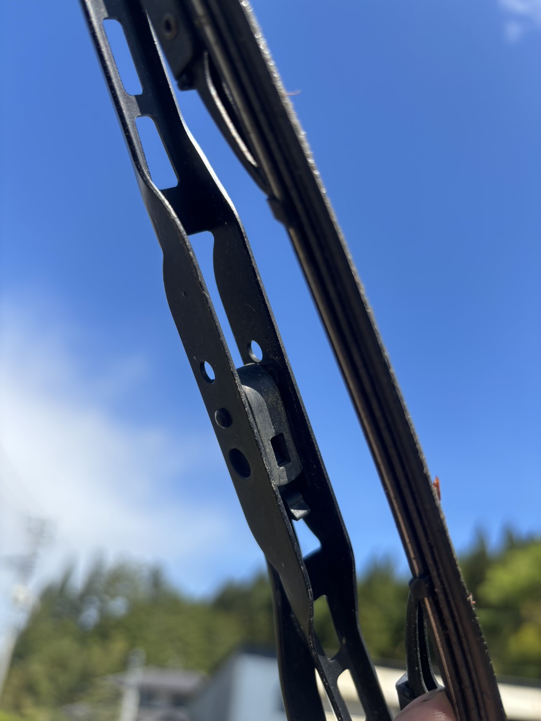 Uフック式ワイパーのロック爪部分