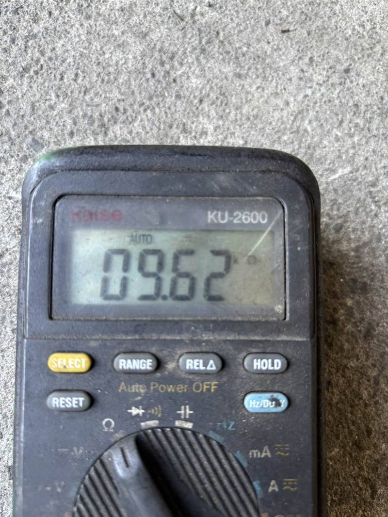 故障した車輪速センサーの抵抗測定値9.62kΩ